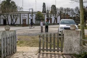 Sobre la única calle asfaltada del pueblo se destaca la panadería Santa Teresita, famosa por sus tortas de chicharrones y empanadas