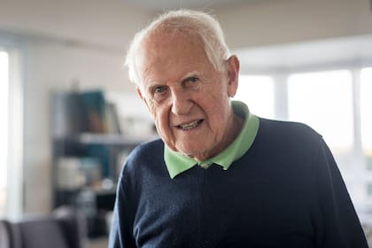 Esteban Bergner, de 92 años. Él estuvo en el tren que negoció Rudolf Kastner con Adolf Eichmann para salvar a 1000 familias judías a cambio de 1000 dólares cada una. Se llamó "El tren de Kastner" o "El tren del millón de dólares".