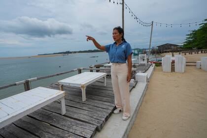 Sobrevivientes del mortal tsunami en Tailandia siguen enfrentando traumas 20 años después