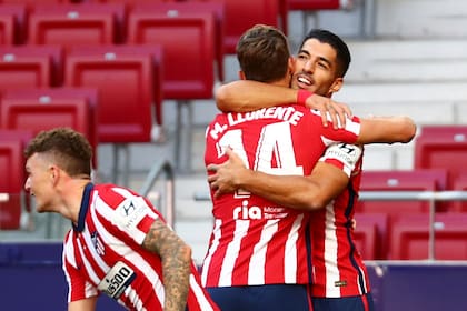 Luis Suárez celebra su primer gol en Atlético de Madrid, el domingo. Tuvo un gran debut.