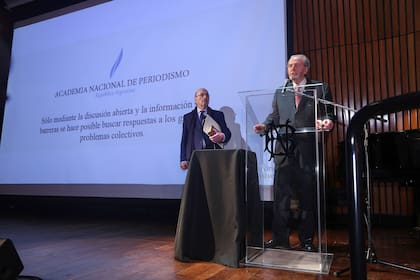 Sociales - Premio Pluma de Honor al Dr. Juan Carlos Maqueda