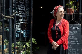 Tiene 66 años, es socióloga y abrió un restaurante íntimo y bohemio con solo cuatro mesas
