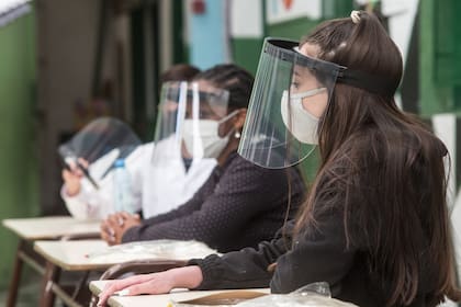 SOCIEDAD Vuelven los chicos de primer ano a clases