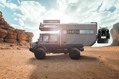 SOD Rise 4x4, el motorhome de un millón de dólares, sobre el chasis de un Unimog y con porta cuatriciclo; lleva paneles solares en el techo