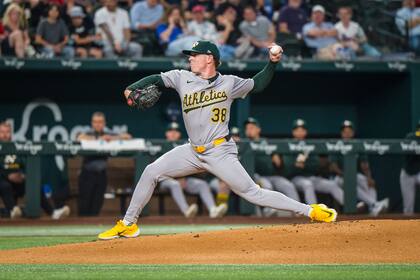 Soderstrom conecta doble de dos carreras y los A's vencen 2-uno a los Rangers