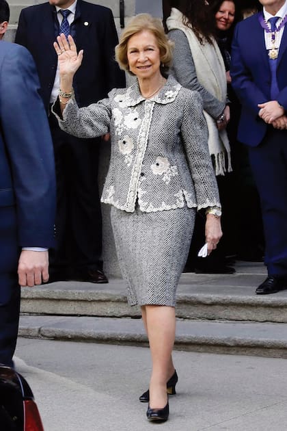 Con traje gris, tras visitar al Cristo de Medinaceli el pasado marzo, días antes del confinamiento.