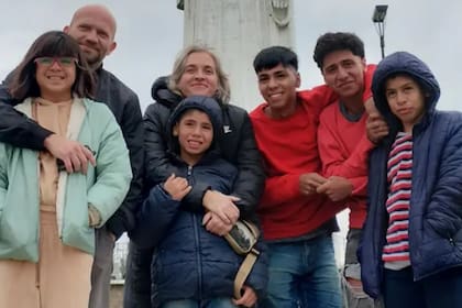 Sofía, Alejandro y sus cinco hijos viven en Córdoba, Argentina
