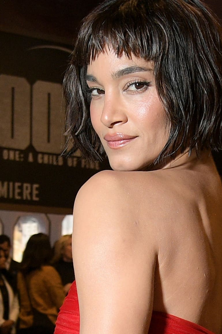 Sofia Boutella, en la alfombra roja de Netflix al presentar oficialmente la película Rebel Moon: la niña de fuego
