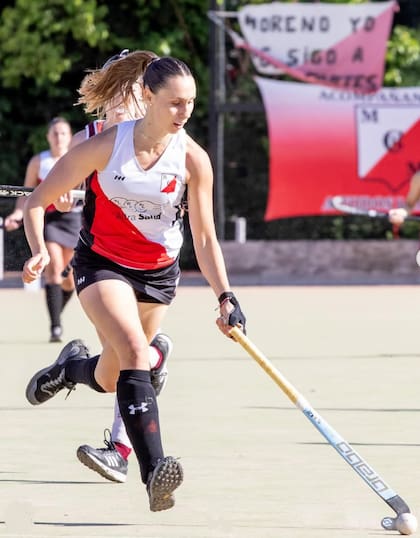 Sofía Cairó, con la camiseta del Club Mariano Moreno