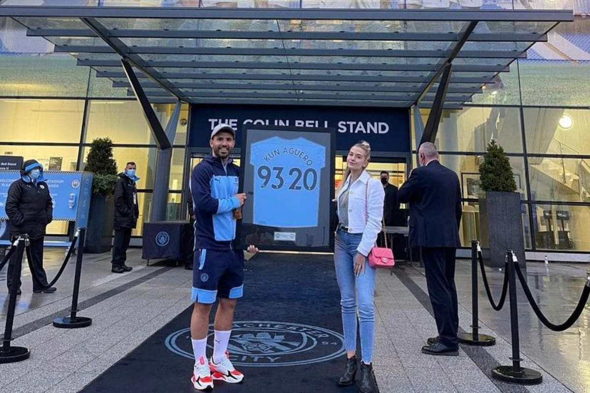 Sofía Calzetti acompaña al Kun hace dos años