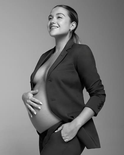 Sofía Calzetti compartió un jugado book a poco de ser mamá con el Kun Agüero: "Siete meses de plenitud" (Foto: Instagram/@sofiacalzetti)