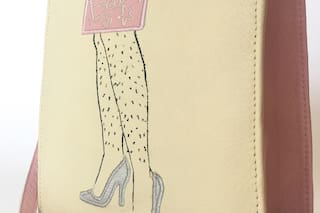 La diseñadora que provoca a través de carteras