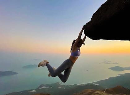 Sofia Cheung solía fotografiarse en lugares riesgosos, principalmente en paisajes de montaña