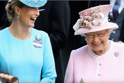 Sofia de Wessex e Isabel II, entre risas.