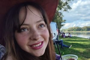 Sofía Devries, la joven buzo de 23 años continúa desaparecida en el mar frente al Parque Submarino “HU SHUN YU 809”. Prefectura mantiene el operativo activo con guardacostas, buzos y nadadores de rescate. Puerto Madryn