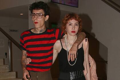 Sofia Gala y su nuevo novio fueron a ver Brujas, la obra de Moria Casan