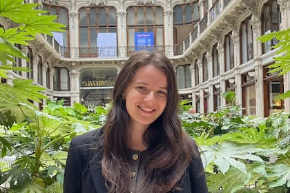 Sofía Grinberg tiene 23 años y fundó una compañía de IA generativa pensada específicamente para el negocio inmobiliario