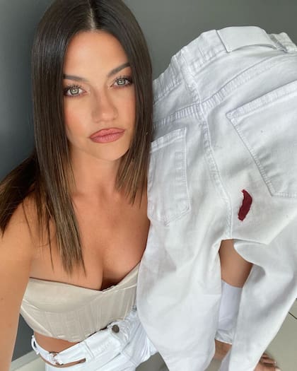 Sofía Jiménez enseñó el pantalón manchado y escribió una reflexión al respecto