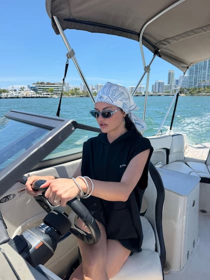 Sofía "Jujuy" Jiménez es otra de las famosas que está en Miami por la Copa del Mundo. La modelo y conductora, que trabaja para el streaming La Casa, se mostró muy canchera a bordo de un yate