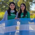 Dos estudiantes crearon una app que alerta de riesgos ambientales y son finalistas de un concurso mundial