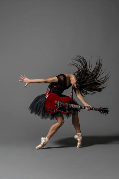 Sofía Liñares, una de las bailarinas de Black Sabbath - The Ballet, que estrena el Birmingham Royal Ballet, con música de la banda que comandaron Tony Iommi y Ozzy Osbourne