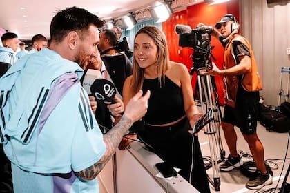Sofía Martínez en una entrevista con Lionel Messi
