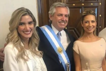 Sofía Pacchi, Alberto Fernández y Fabiola Yañez en la asunción presidencial del 10 de diciembre de 2019