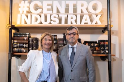 Sofía Vago, CEO de Accenture Argentina, y Martín Rapallini, presidente de la Unión Industrial Argentina
