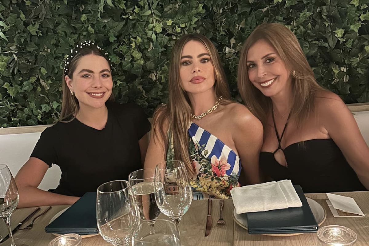 Sofía Vergara (centro) viajó a Florida con su sobrina y una de sus mejores amigas