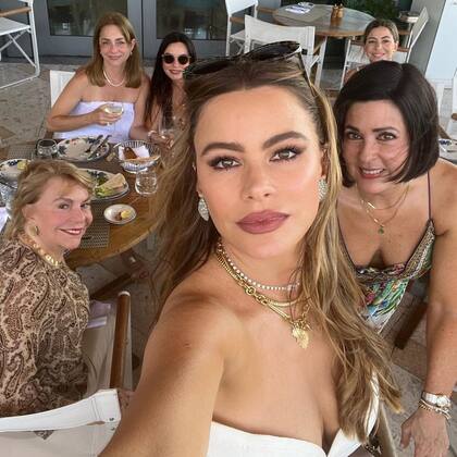 Sofía Vergara disfruta de un restaurante en Miami