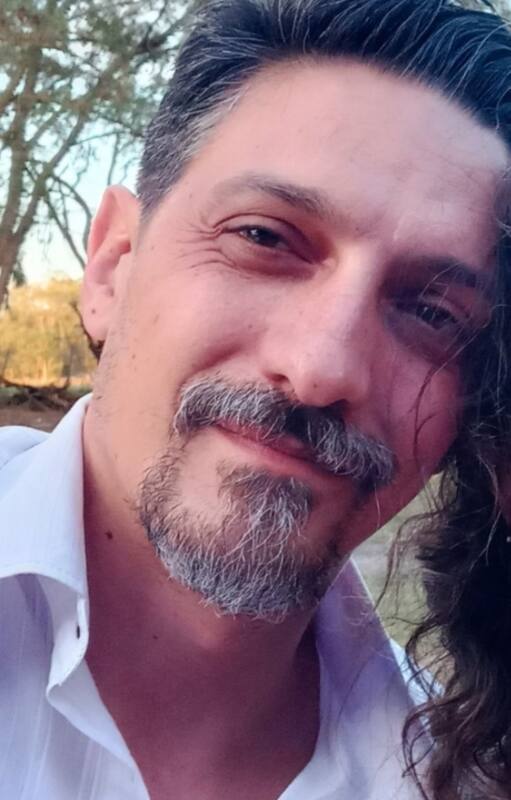 Sofía y su novio, el gestor de esta movida artística que no para de crecer.