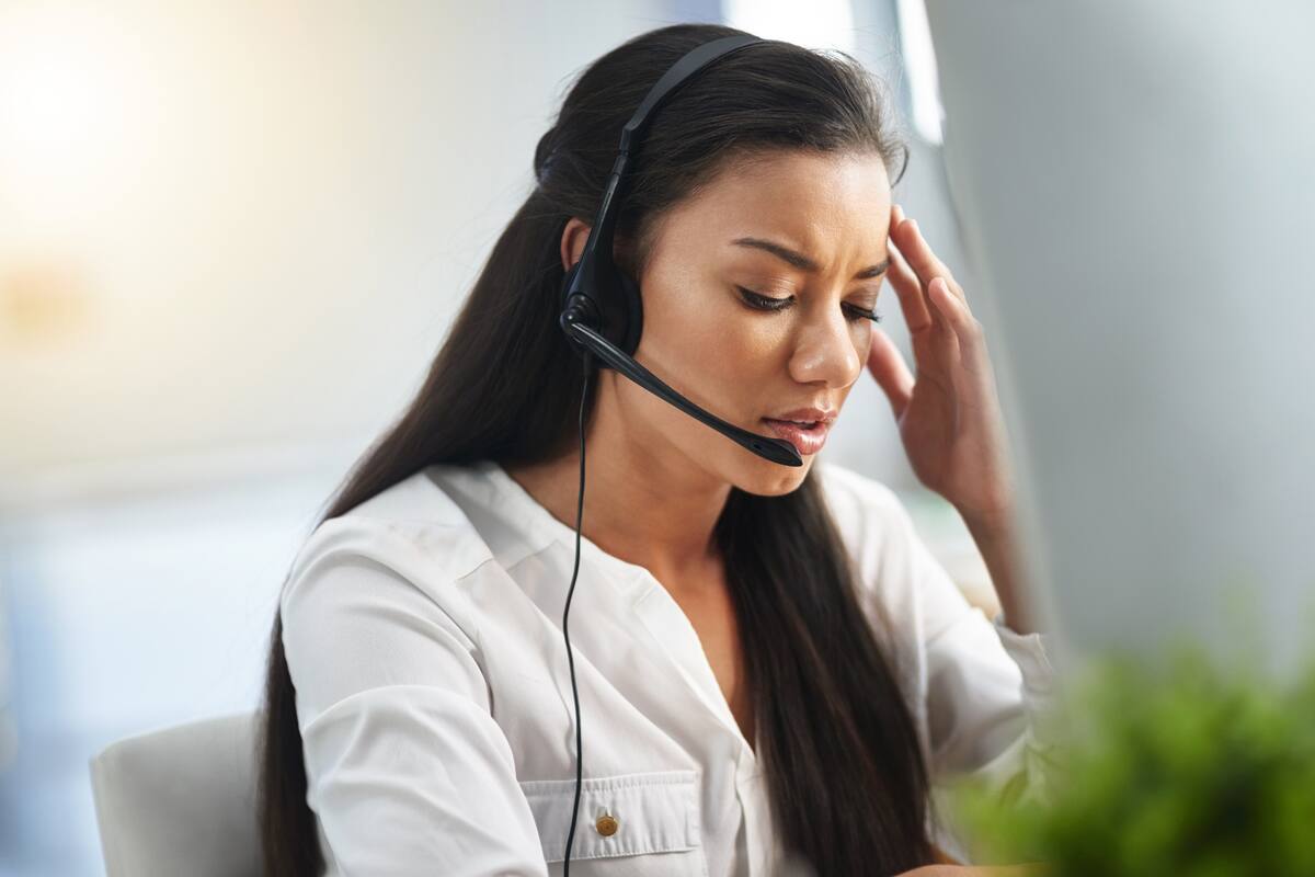 Softbank está probando un software que "suaviza" el tono de voz de las personas que llaman a un centro de atención telefónica