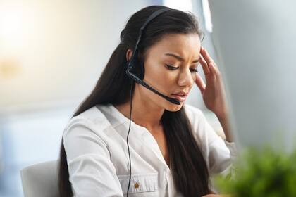 Softbank está probando un software que "suaviza" el tono de voz de las personas que llaman a un centro de atención telefónica