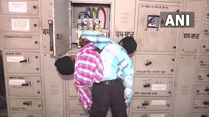 Sohna y Mohna Singh cobrarán un sueldo de aproximadamente 134 dólares cada uno (Crédito: Twitter/@ndtv)