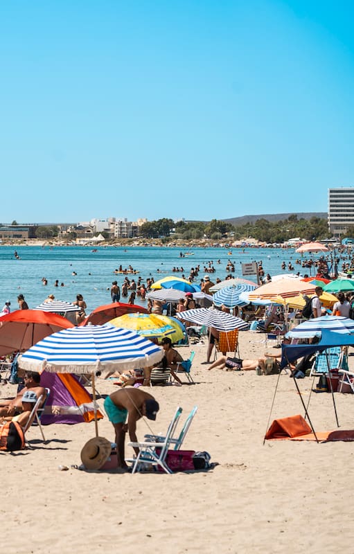 Sol, arena y un chapuzón refrescante en los balnearios