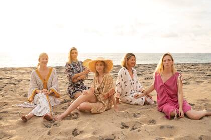 Sol, con sus cuatro hijas. De izquierda a derecha, María del Sol, Anushka, Natasha, Sol y Panda