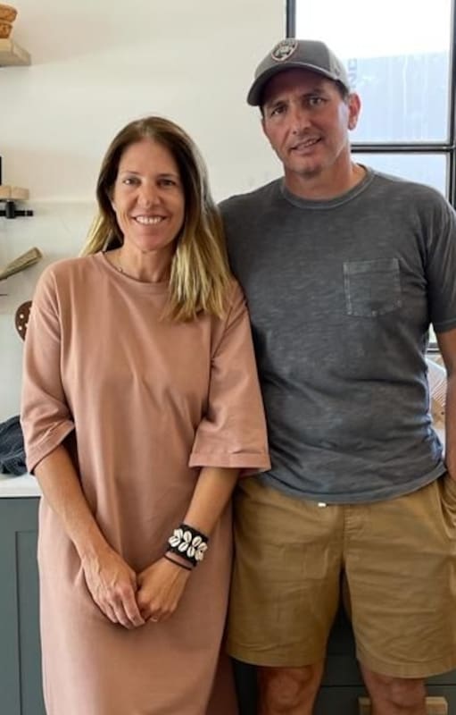 Sol Palou y Christian Boix juntos en la casa que construyeron combinando sus dos empresas: la construcción del Grupo Pauta y el diseño de interiores de Sol Palou Deco