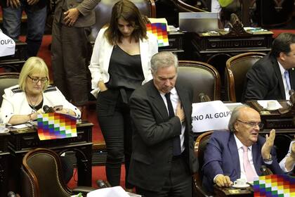 Solá dijo que Morales firmó la renuncia "como si hubiera tenido un revólver en la cabeza"