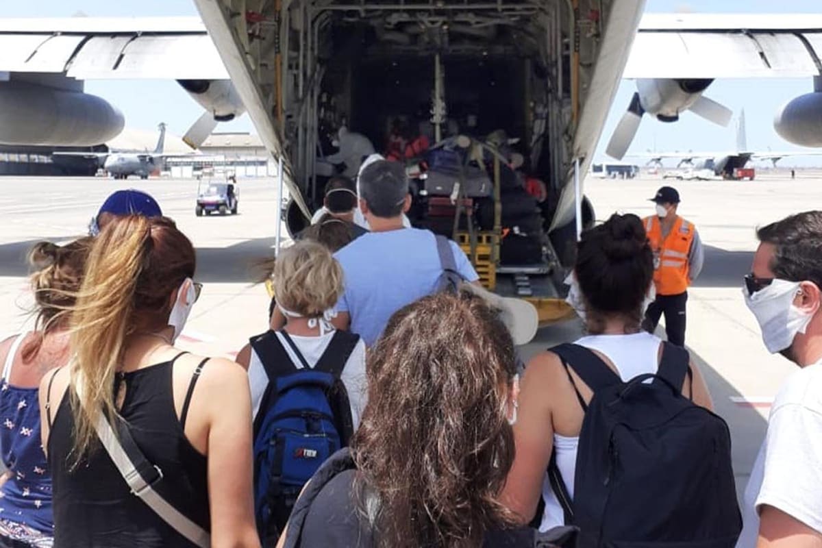 Solá negoció con autoridades de otros países para repatriar argentinos varados en el exterior; Aerolíneas ya dispuso 35 vuelos especiales