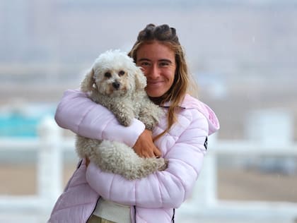 Solana, con su mimado perro: "El reencuentro con mi familia fue muy lindo. A Tino también lo extrañaba un montón. Justo llegué para su cumple; le hicimos festejo y todo, ja"