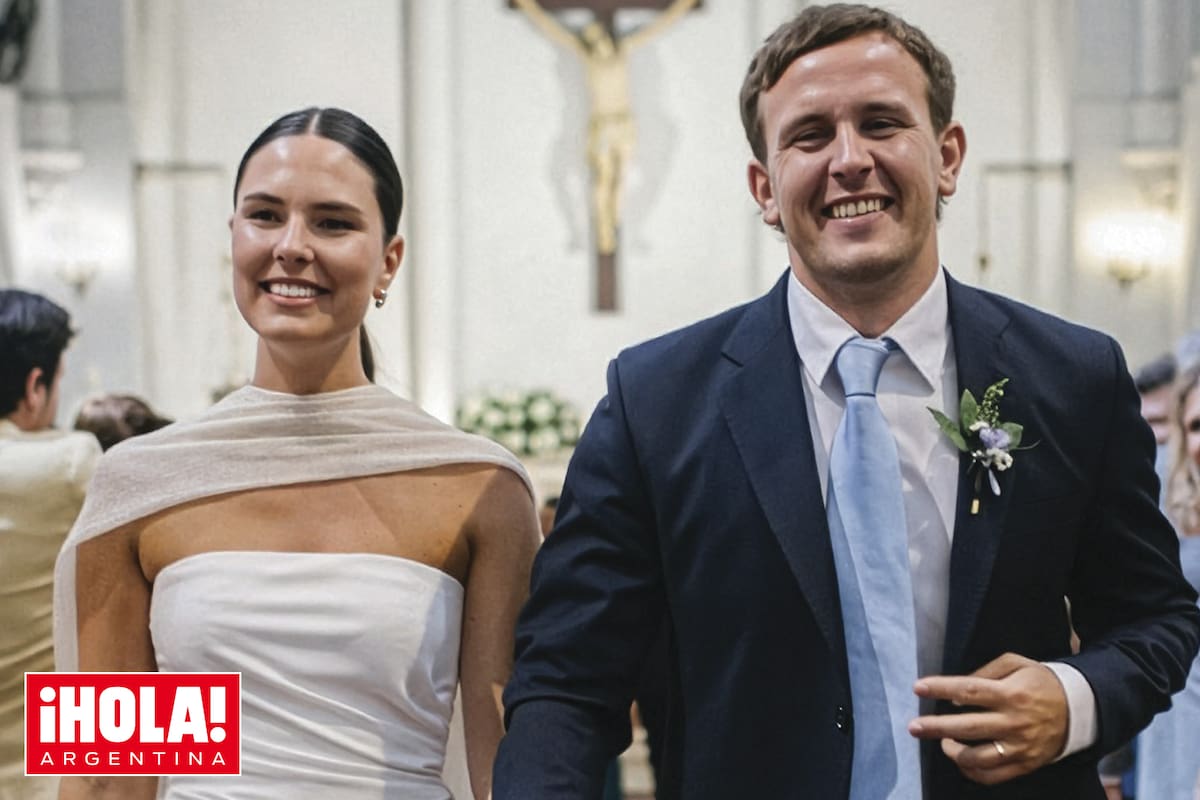 Solana e Ignacio, a la salida de la iglesia del colegio Michael
Ham, en Vicente López, mientras sonaba la canción “Crazy Little Thing Called Love”, de Queen. Los casó el sacerdote Francisco Bosch, primo del novio