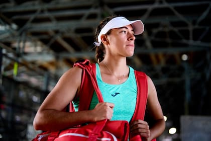 Solana Sierra completa una remontada épica ante Sonmez (0-6, 6-2, 6-3) y avanza por primera vez a octavos de final en un
@WTA 1000.