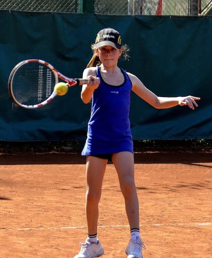 Solana Sierra era enérgica y demandante desde chiquita, por eso sus padres le buscaron distintas actividades; el tenis fue la que más le gustó