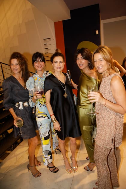 Solange Mayo, Catalina Solá, Julieta Kemble, Evangelina Bomparola y Lila Feldman