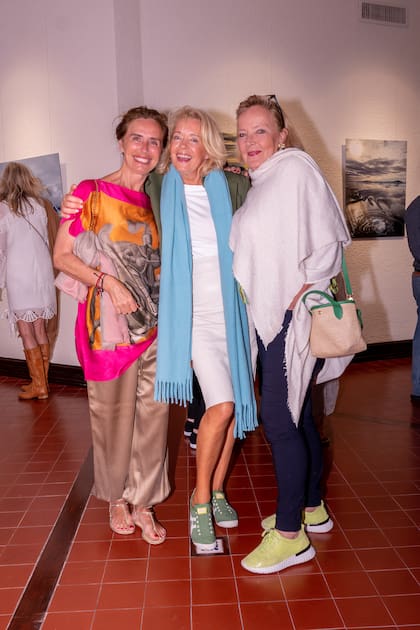 Solange Mayou, Karen Krass y Gabriela Walker .