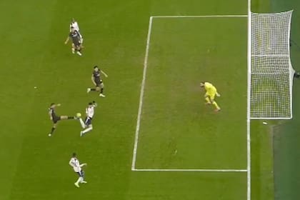 Solanke, de Tottenham, definció de taco en el empate ante Manchester City