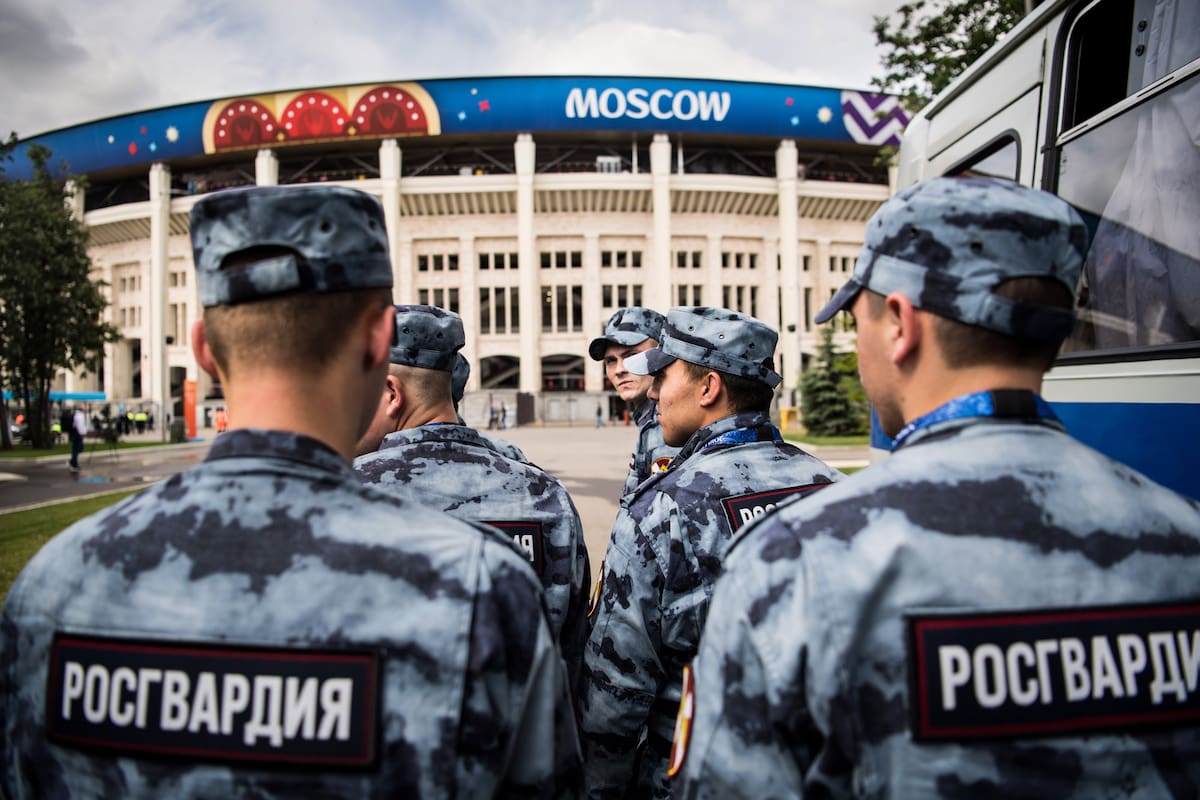 Soldados de la Guardia Nacional rusa en los alrededores del Estadio Olímpico Luzhnikí en Moscú
