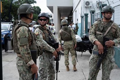 Soldados del ejército de Ecuador