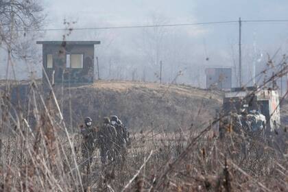 Soldados del ejército surcoreano son vistos en Paju, cerca de la frontera con Corea del Norte, Corea del Sur, el jueves 27 de enero de 2022. (AP Foto/Ahn Young-joon)