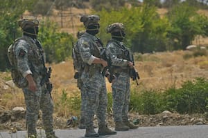 Soldados del gobierno regional kurdo antes de la ceremonia simbólica de desarme del grupo separatista Partido de los Trabajadores de Kurdistán, el 11 de julio de 2025, en el distrito de Sulaymaniyah, Irak